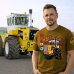 RÁBA STEIGER FELIRATOS BARNA PÓLÓ